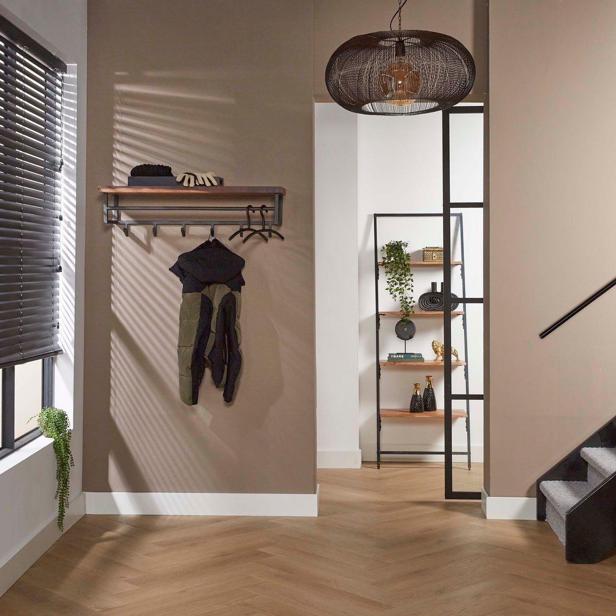 Garderobe Daytona – 6 Haken mit Hutablage aus Nussbaumholz