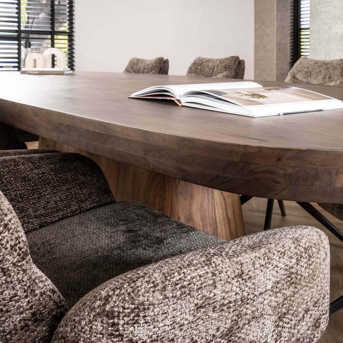 Esstisch Arcadia – oval 300cm, massive Akazie