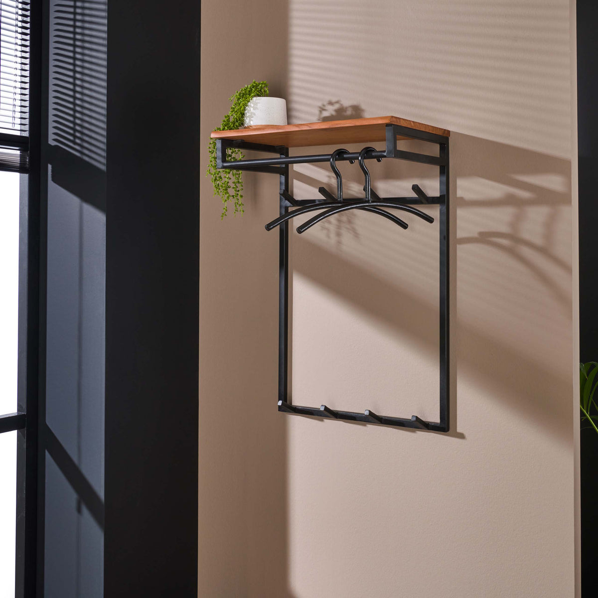 Garderobe nach Maß hoch Kleiderstange und Hutablage 2x4 Haken